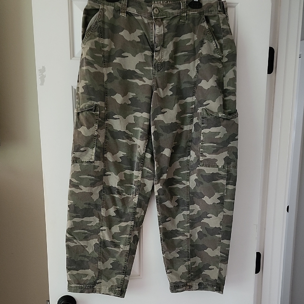 American Eagle Outfitters Womans  Camouflage Cargo Pants